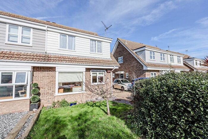 3 Bedroom Semi Detached House For Sale In Kings Park, Thundersley, SS7
