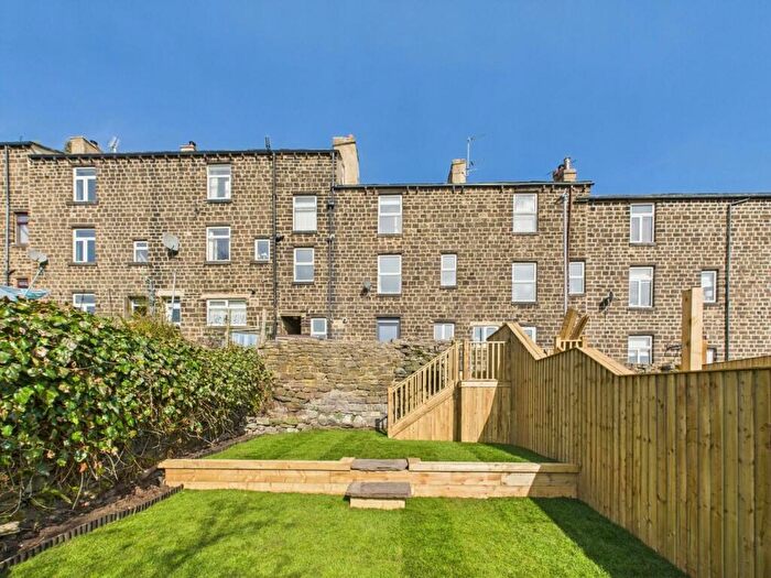 3 Bedroom House For Sale In Moor Edge, Harden, Bingley, BD16