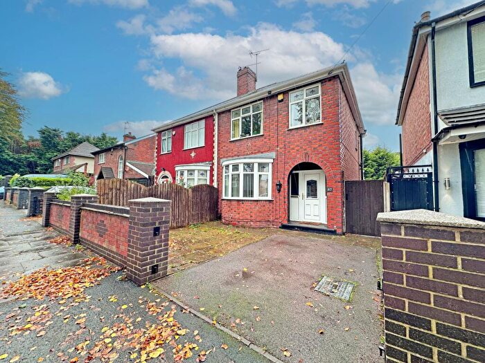 3 Bedroom Semi Detached House For Sale In Castle Road, Tipton, DY4