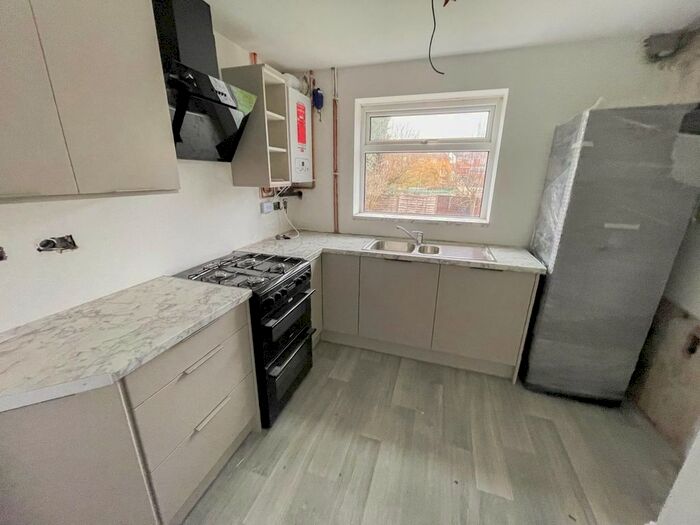 3 Bedroom Semi-Detached House To Rent In Buckingham Grove, Kingswinford, DY6