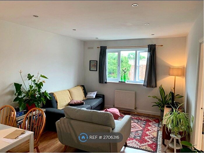 1 Bedroom Flat To Rent In Hewison Street, London, E3