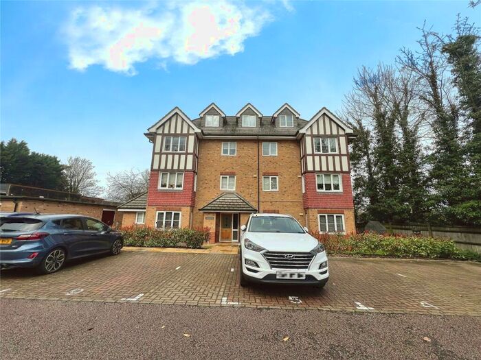 2 Bedroom Flat To Rent In Queens Avenue, Maidstone, Kent, ME16