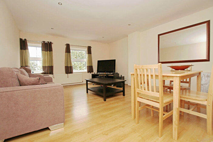2 Bedroom Flat To Rent In High Street Wanstead, E11