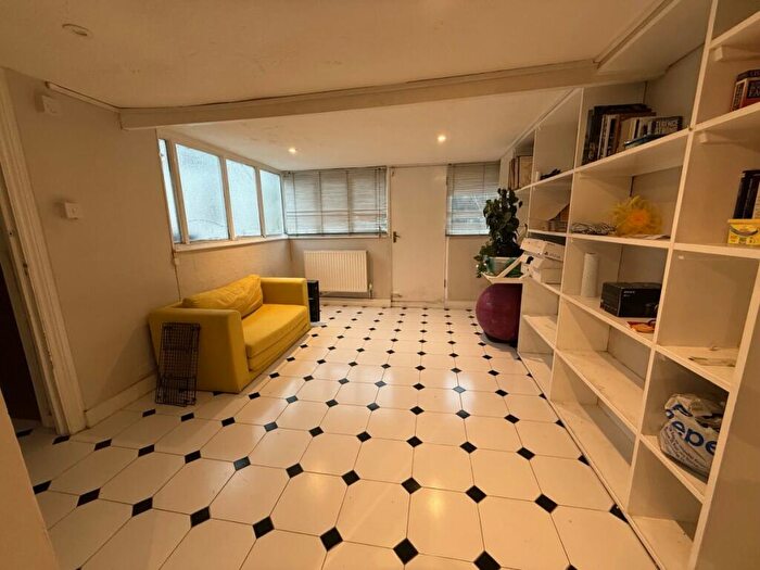 1 Bedroom Flat To Rent In Hampden Road, Turnpike Lane, N8