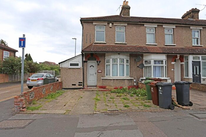 3 Bedroom Semi-Detached House To Rent In Whalebone Lane South, Dagenham, London, RM8