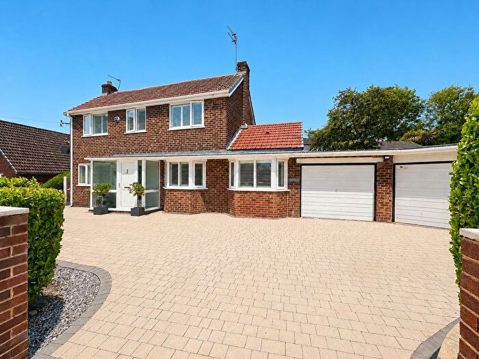 3 Bedroom Detached House For Sale In Telegraph Road, Heswall, CH60