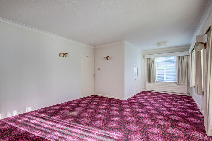 2 Bedroom Detached Bungalow For Sale In St. Johns Road, Benfleet, SS7