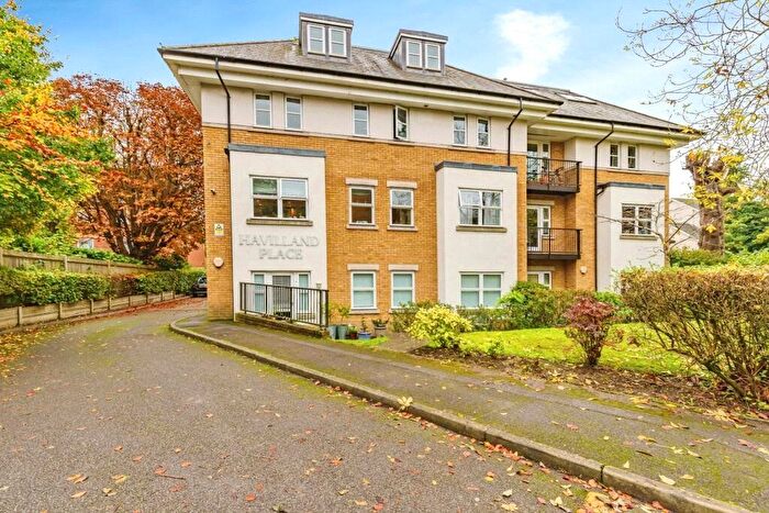 2 Bedroom Flat For Sale In Linkfield Lane, Redhill, Surrey, RH1