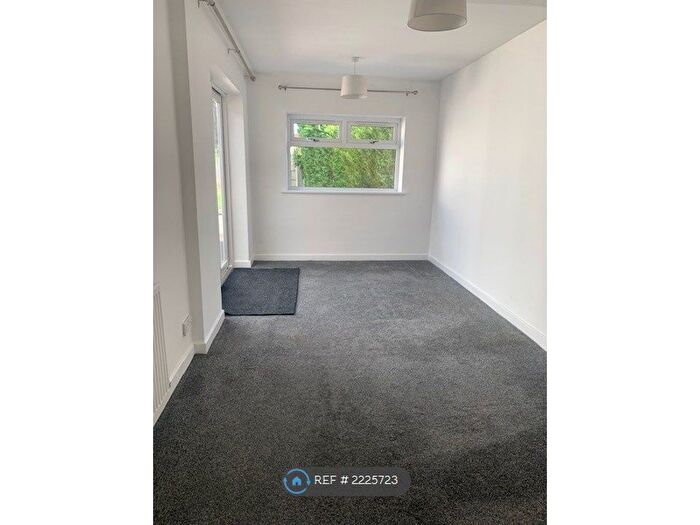 2 Bedroom Bungalow To Rent In Longfield Avenue, Chester, CH2