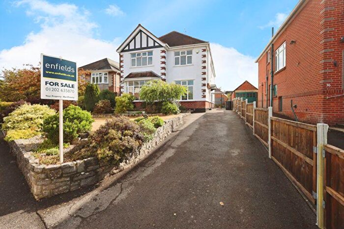 5 Bedroom Detached House For Sale In Huge Detached House With Annexe And Detached Outbuilding - Norton Road, Bournemouth, BH9