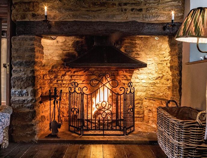 3 Bedroom Cottage To Rent In , OX7