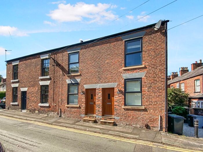 3 Bedroom Town House To Rent In Lydiat Lane, Alderley Edge, SK9