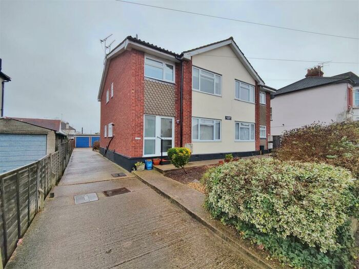 2 Bedroom Flat To Rent In Elmsleigh Drive, Leigh-On-Sea, SS9