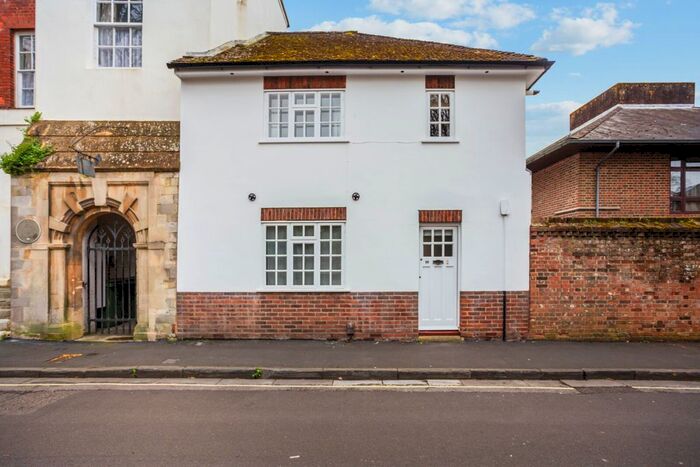 2 Bedroom Detached House To Rent In St Peter Street, Winchester, SO23