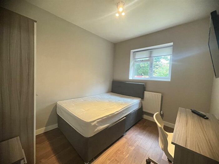 6 Bedroom Semi-Detached House To Rent In **£pppw Excl Bills** Pelham Crescent, Beeston, NG9