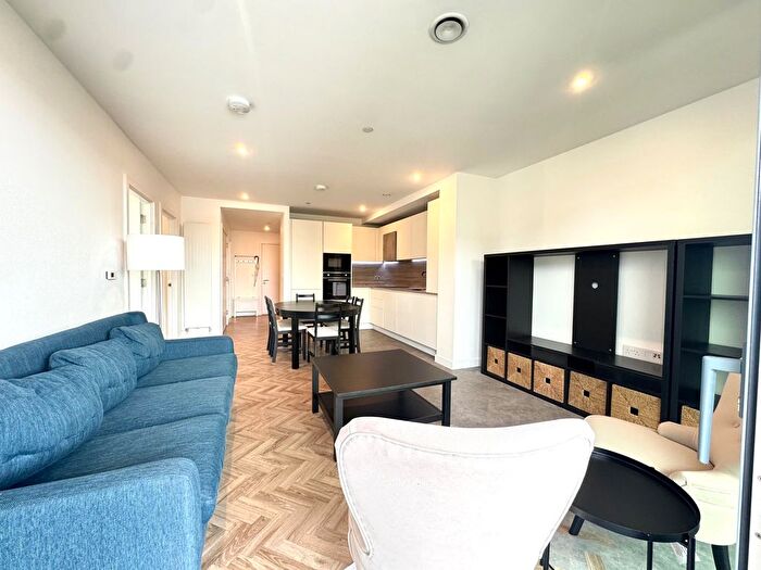 3 Bedroom Flat To Rent In Makers Yard, London, E3