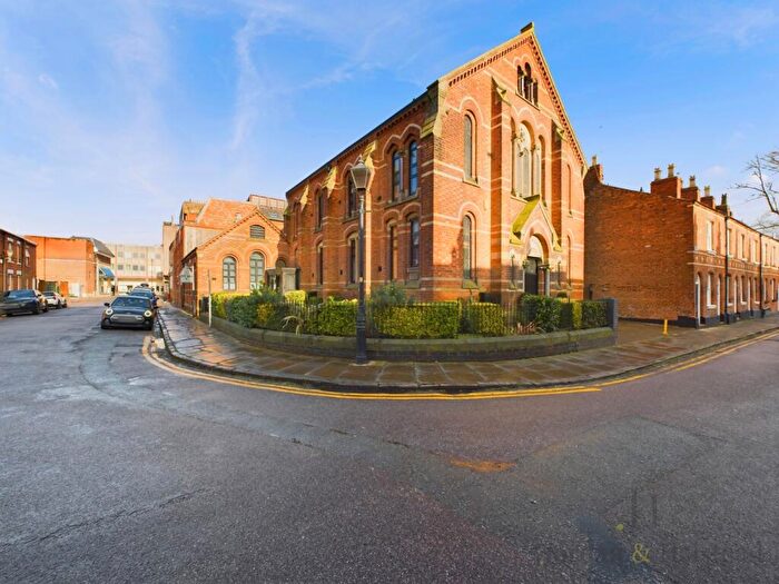 2 Bedroom Apartment For Sale In Albion Street, Chester, Cheshire, CH1