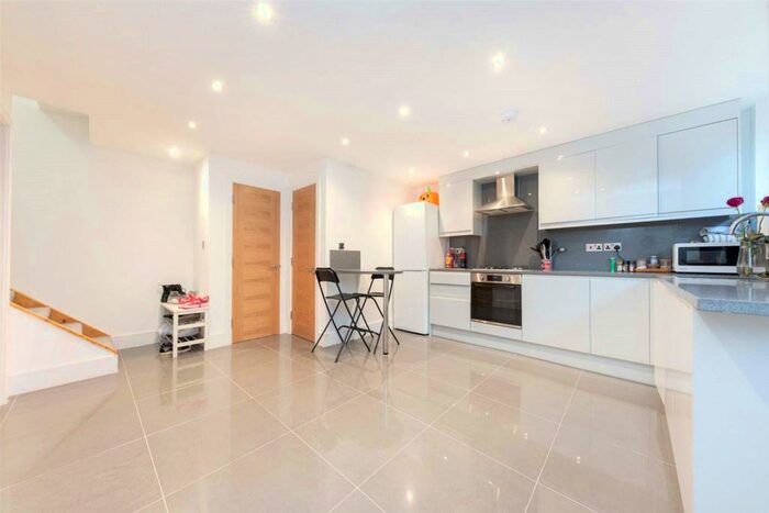 3 Bedroom Flat To Rent In Thomas Moore Street, London, E1W