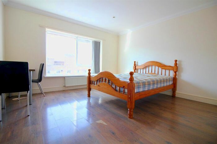 Studio To Rent In Hanworth Road, Hounslow, TW3