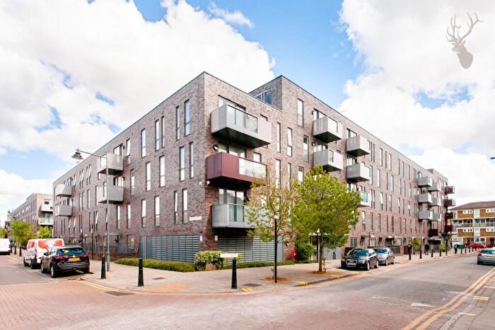 2 Bedroom Flat To Rent In Duckett Street, Stepney Green, E1