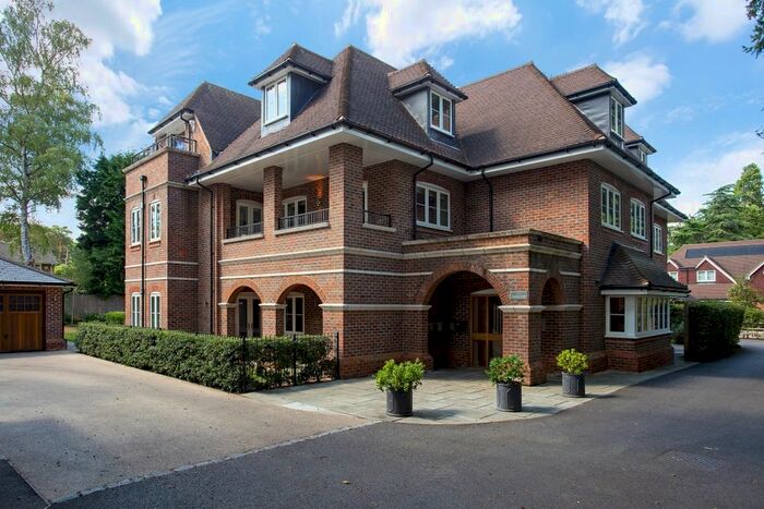 2 Bedroom Flat To Rent In Holmes Mead, Pyrford, Woking, GU22