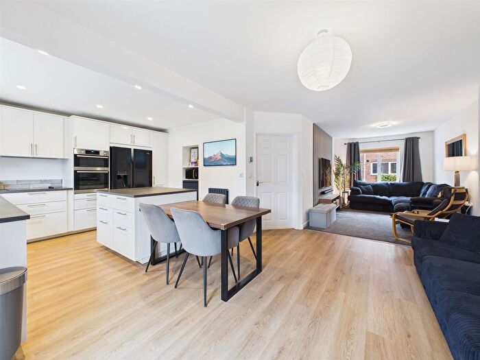 4 Bedroom Detached House For Sale In Marlstone Close, Gloucester, GL4