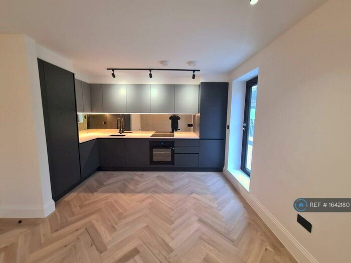 3 Bedroom Flat To Rent In Shakespeare Road, London, NW7