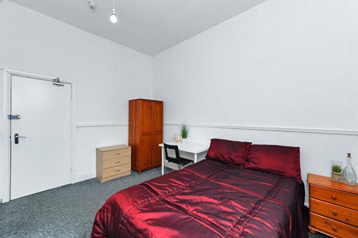 3 Bedroom Flat To Rent In Foxhall Road, Nottingham, NG7