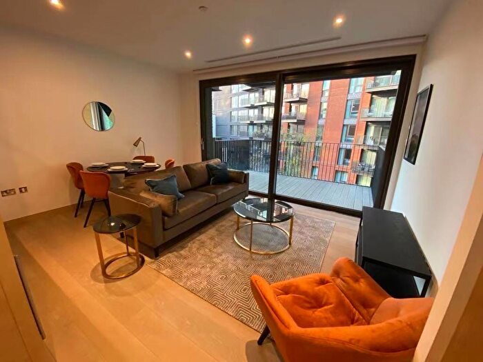 2 Bedroom Flat To Rent In Embassy Gardens, Legacy Building, London, , [Ref: KhpLlt], SW11