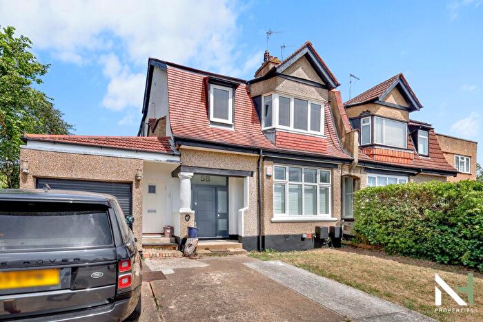 3 Bedroom Flat To Rent In Hale Lane, Mill Hill, NW7