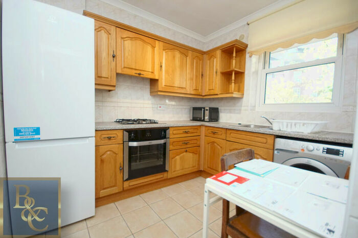 3 Bedroom Apartment To Rent In Camden Park Road, Camden, NW1