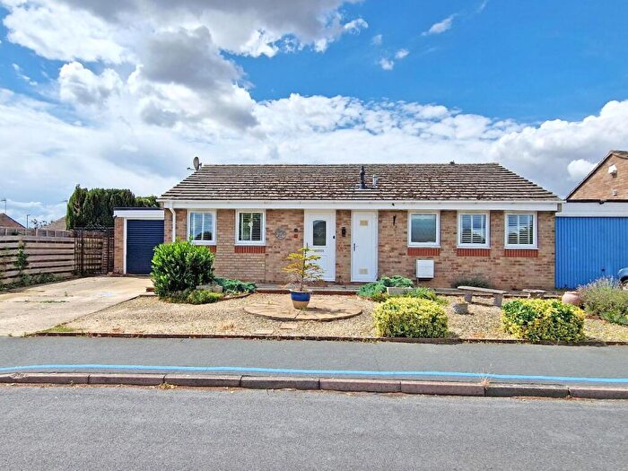 3 Bedroom Semi-Detached Bungalow For Sale In Browning Drive, Bicester, OX26