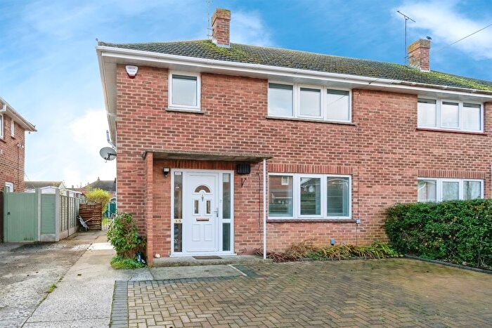 4 Bedroom Semi-Detached House For Sale In Methuen Avenue, Melksham, SN12