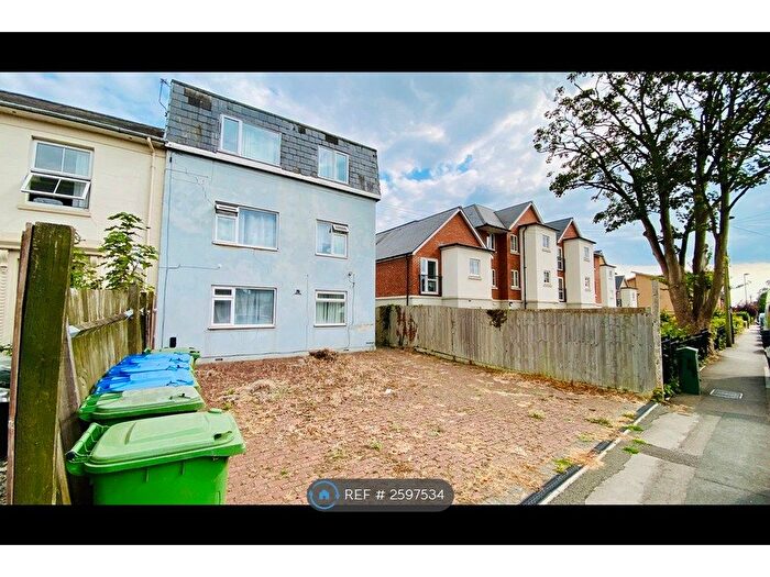 2 Bedroom Flat To Rent In Conifer Court, Southampton, SO15