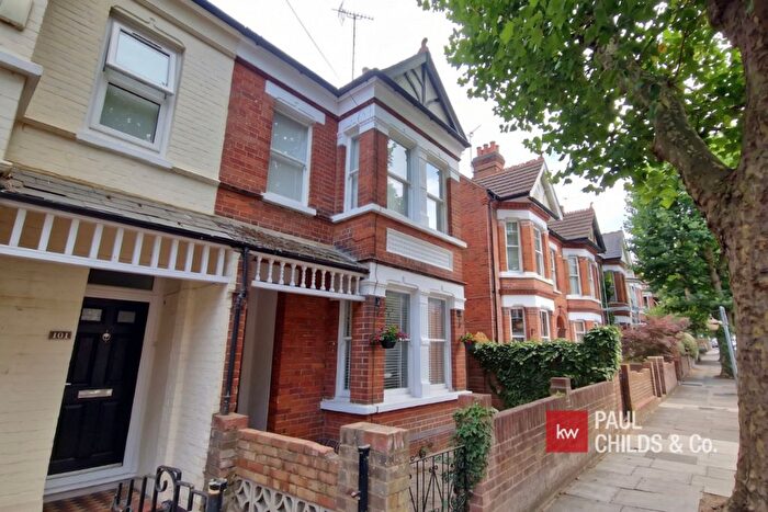4 Bedroom Semi Detached House For Sale In Wantage Road, Reading, RG30