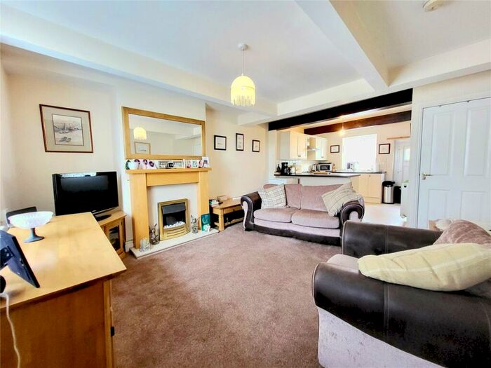 2 Bedroom Terraced House To Rent In Marple Road, Charlesworth, Glossop