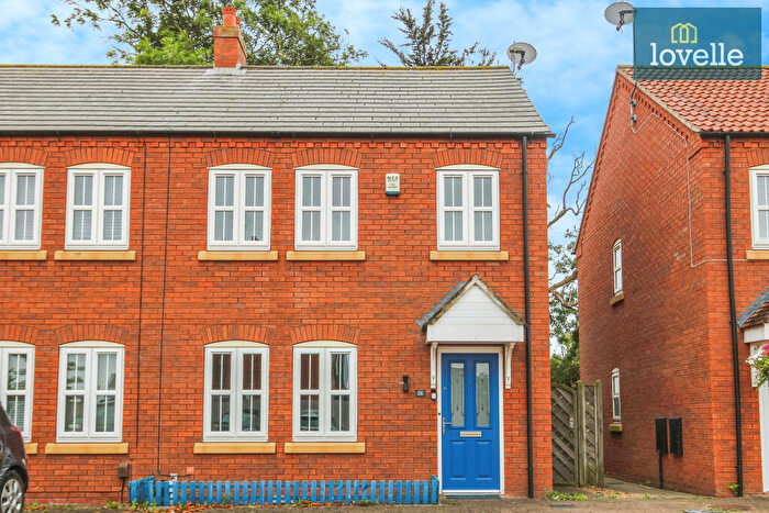 3 Bedroom Semi-Detached House For Sale In Poachers Rise, Stallingborough, DN41