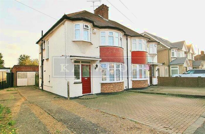 3 Bedroom Semi-Detached House To Rent In South Hayes, UB3
