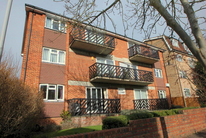 2 Bedroom Apartment To Rent In South Bank, Surbiton, KT6