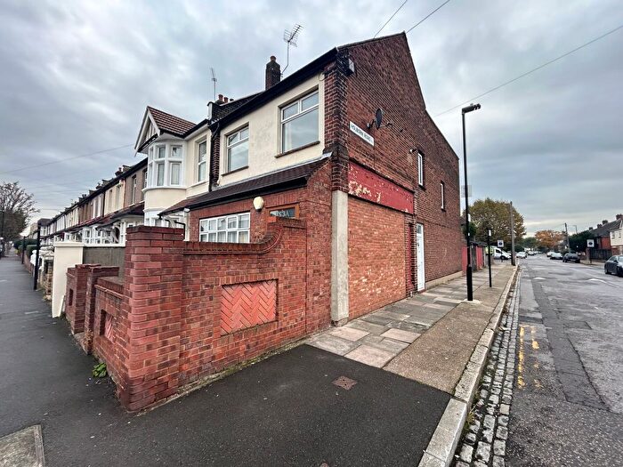 1 Bedroom Flat To Rent In Cumberland Road, Newham, E13