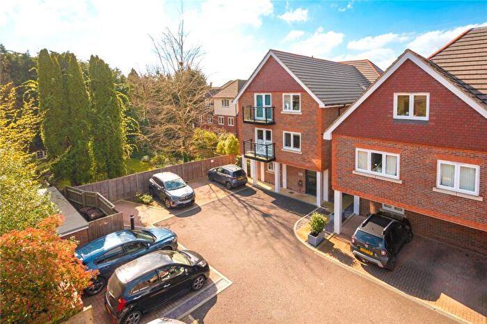 2 Bedroom Flat For Sale In Wain Close, St. Albans, Hertfordshire, AL1