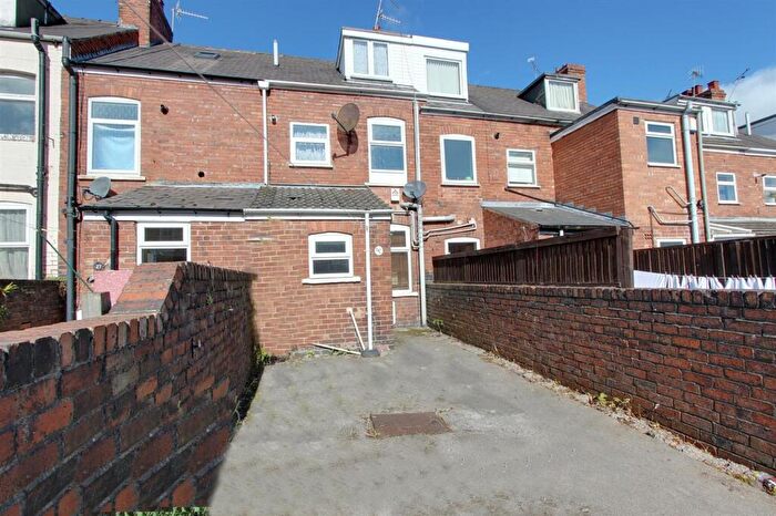 3 Bedroom Terraced House For Sale In Prospect Terrace, Chesterfield, S40