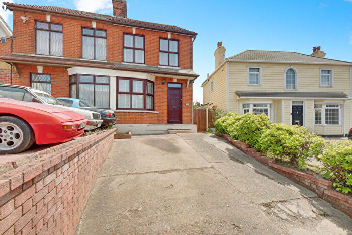 2 Bedroom Semi-Detached House For Sale In Rayleigh Road, Benfleet, SS7