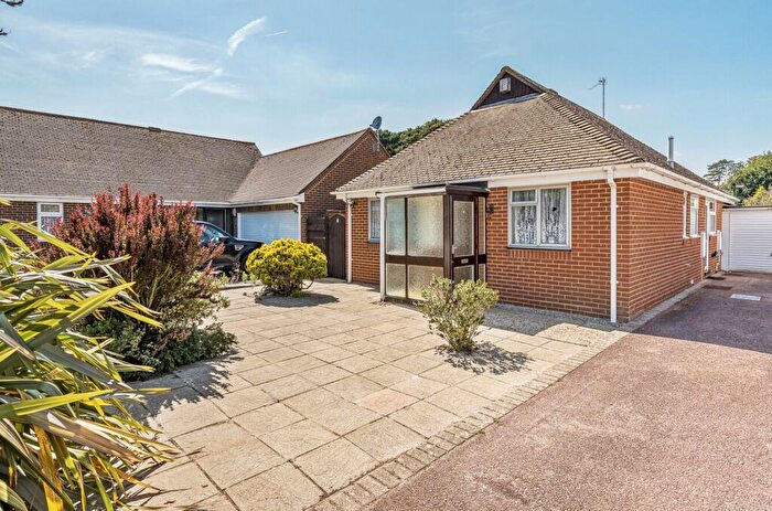 2 Bedroom Detached Bungalow For Sale In Thrusloes, Aldwick Felds, PO21