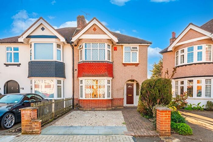 3 Bedroom Semi Detached House For Sale In Oaklands Avenue, Isleworth, TW7