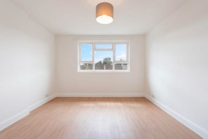1 Bedroom Apartment To Rent In Trinder Road, N19