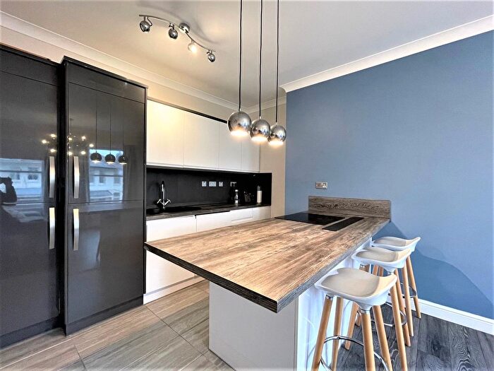 2 Bedroom Flat To Rent In Lansdowne Place, Hove, BN3