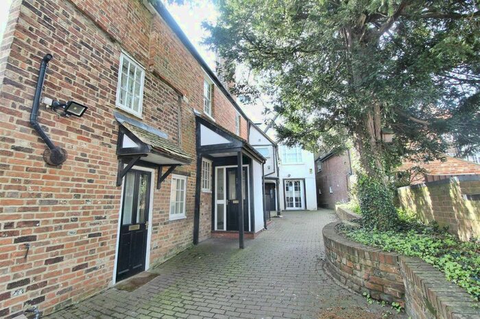 1 Bedroom Flat To Rent In Union Street, Newport Pagnell, Bucks, MK16