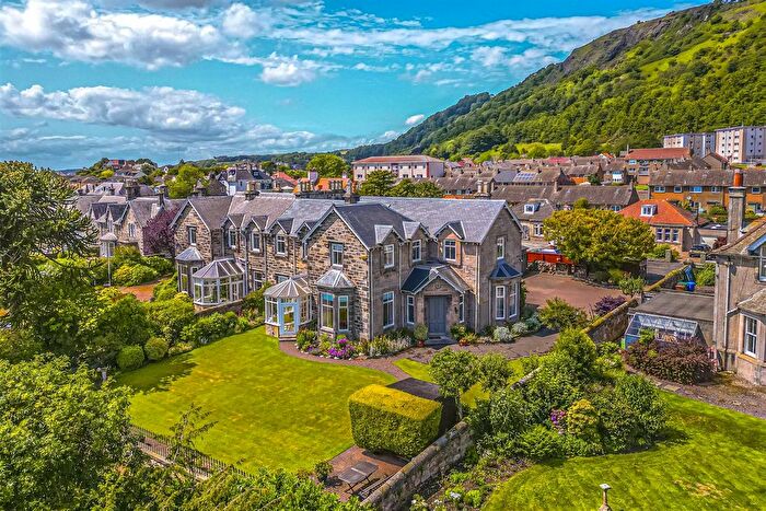 4 Bedroom Semi-Detached House For Sale In Kirkbank Road, Burntisland, KY3