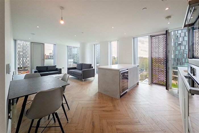 2 Bedroom Flat To Rent In Victoria Residence, Crown Street, M15